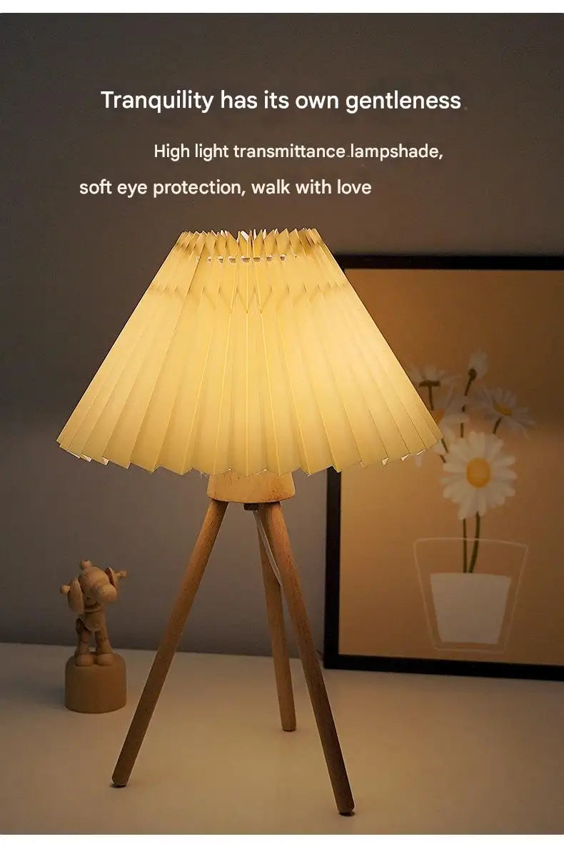 INS Retro LED Table Lamp Wooden Tripod Fabric Desk Lamp USB Power For Home Bedroom Bedside Desktop Decoration Nightstand Light