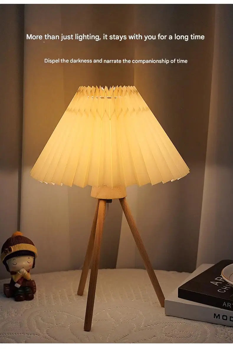 INS Retro LED Table Lamp Wooden Tripod Fabric Desk Lamp USB Power For Home Bedroom Bedside Desktop Decoration Nightstand Light