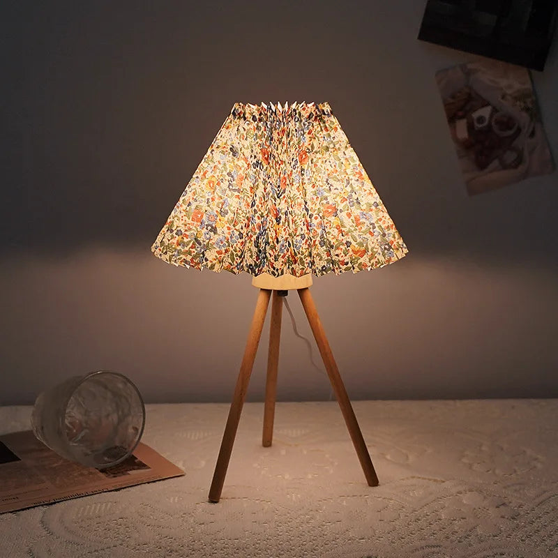 INS Retro LED Table Lamp Wooden Tripod Fabric Desk Lamp USB Power For Home Bedroom Bedside Desktop Decoration Nightstand Light