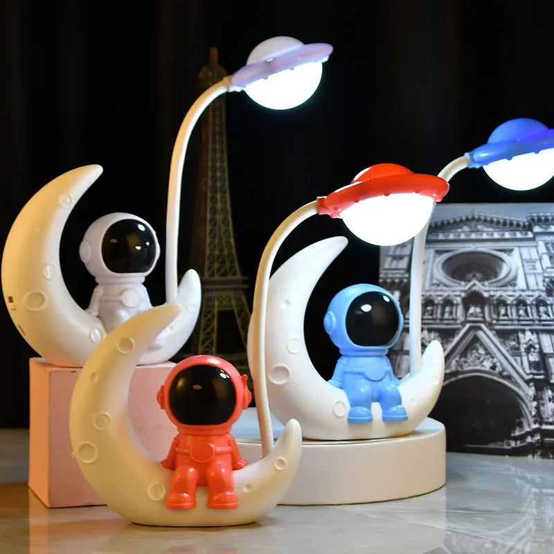 Creative Moon Astronaut Nightlight, LED Small Desk Lamp