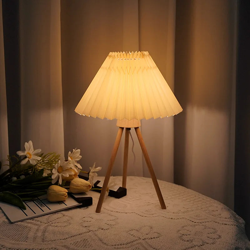 INS Retro LED Table Lamp Wooden Tripod Fabric Desk Lamp USB Power For Home Bedroom Bedside Desktop Decoration Nightstand Light